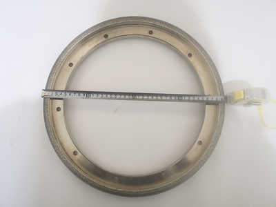 Diamond grinding wheels are used to polish cast iron castings