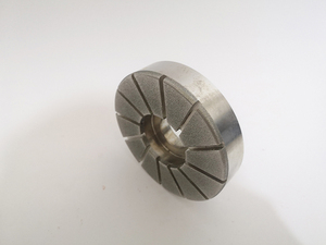 Fine-grained diamond grinding disc with drain groove